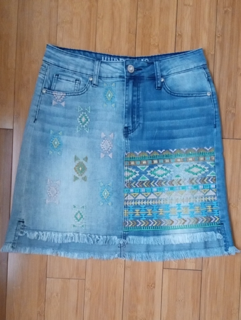 Hydraulic Blue Denim "SOHO" Highrise Skirt with Colorful Embroidery Sz 6